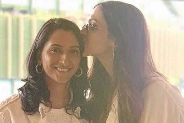 दीपिका पादुकोण ने शेयर की बहन अनीशा के साथ खास तस्वीर दीपिका पादुकोण ने शेयर की बहन अनीशा के साथ खास तस्वीर