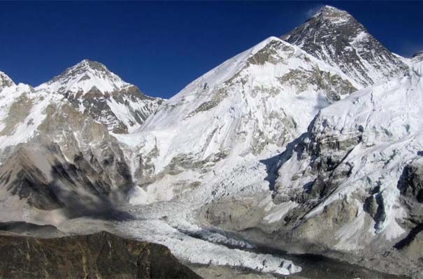 अलास्का की गर्म हवाओं से पिघल रहे ग्लेशियर अलास्का की गर्म हवाओं से पिघल रहे ग्लेशियर