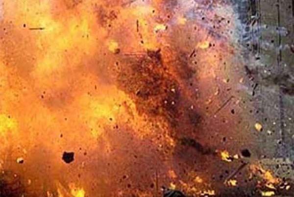 पाकिस्तान में विस्फोट, 5 की मौत, 38 घायल पाकिस्तान में विस्फोट, 5 की मौत, 38 घायल