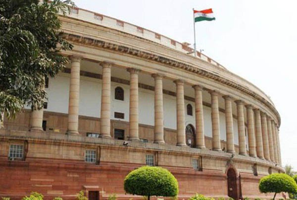 उन्नाव गैंगरेप पीड़िता के हादसे पर लोकसभा में हंगामा, विपक्षी दलों ने किया वाकआउट उन्नाव गैंगरेप पीड़िता के हादसे पर लोकसभा में हंगामा, विपक्षी दलों ने किया वाकआउट