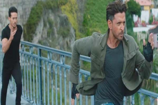 फिल्म 'वॉर' का टीजर आते ही सूर्खियों में -ऋतिक रोशन और टाइगर श्रॉफ स्टारर है फिल्म फिल्म 'वॉर' का टीजर आते ही सूर्खियों में -ऋतिक रोशन और टाइगर श्रॉफ स्टारर है फिल्म