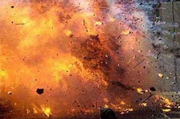 उत्तर-पश्चिम सीरिया में बम धमाका, डेढ़ दर्जन की मौत उत्तर-पश्चिम सीरिया में बम धमाका, डेढ़ दर्जन की मौत