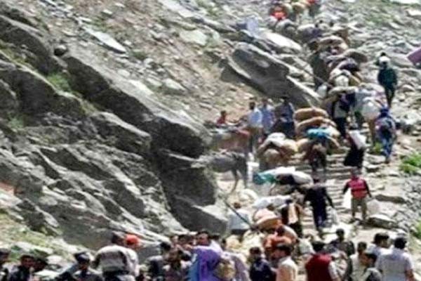 नेपाल में फंसे कैलाश मानसरोवर के 200 भारतीय श्रद्धालु नेपाल में फंसे कैलाश मानसरोवर के 200 भारतीय श्रद्धालु