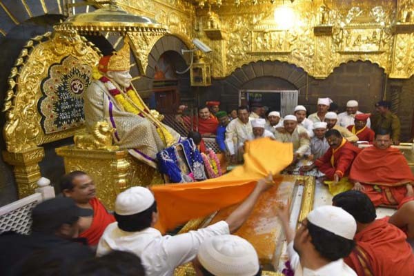 साईंबाबा मंदिर के सिक्के लेने से बैंकों का इनकार साईंबाबा मंदिर के सिक्के लेने से बैंकों का इनकार