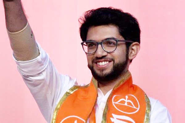 पहली बार ठाकरे परिवार का सदस्य लड़ेगा चुनाव पहली बार ठाकरे परिवार का सदस्य लड़ेगा चुनाव