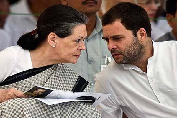 स्टार प्रचारकों की लिस्ट में मनमोहन सिंह, सोनिया-राहुल का नाम नहीं स्टार प्रचारकों की लिस्ट में मनमोहन सिंह, सोनिया-राहुल का नाम नहीं