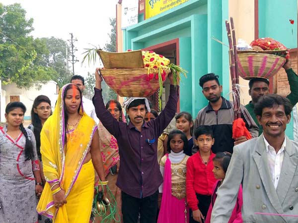 सूर्य को नमन कर महापर्व का किया समापन सूर्य को नमन कर महापर्व का किया समापन