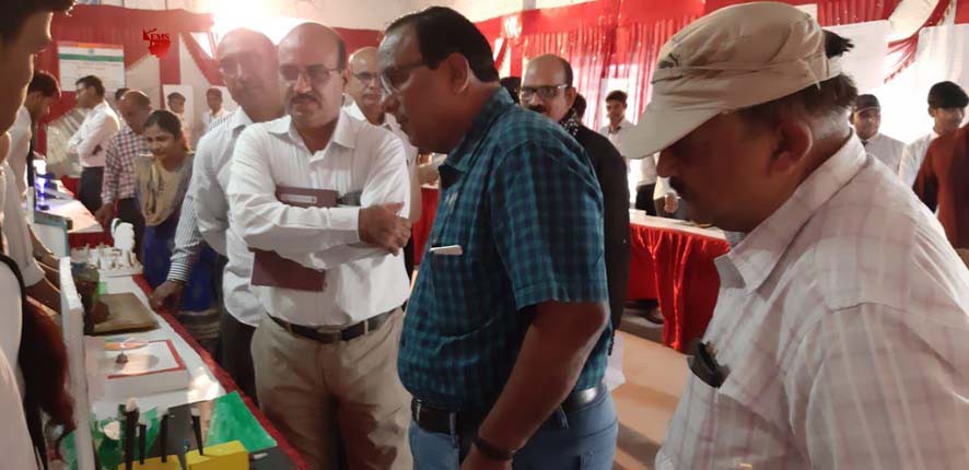 विद्यार्थियों के विज्ञान मॉडल को प्राचार्यों ने सराहा विद्यार्थियों के विज्ञान मॉडल को प्राचार्यों ने सराहा