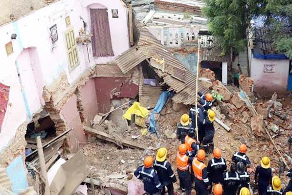 अमराईवाडी मकान दुर्घटना में अब तक 5 लोगों की मौत अमराईवाडी मकान दुर्घटना में अब तक 5 लोगों की मौत