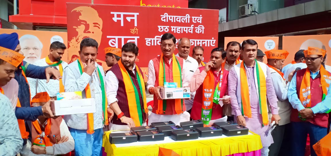 मन की बात सुनी, रेडियो का वितरण मन की बात सुनी, रेडियो का वितरण