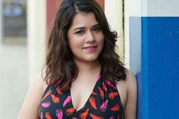 "कुली नंबर -1" में वरुण और सारा के साथ दिखेंगी शिखा तल्सानिया "कुली नंबर -1" में वरुण और सारा के साथ दिखेंगी शिखा तल्सानिया