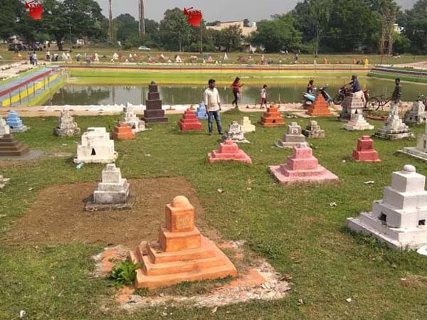 छठ के लिए तालाबों के पास सजाया जा रहा है पूजा वेदियों को कल शाम और रविवार की सुबह सूर्य को देंगे अर्घ्य छठ के लिए तालाबों के पास सजाया जा रहा है पूजा वेदियों को कल शाम और रविवार की सुबह सूर्य को देंगे अर्घ्य