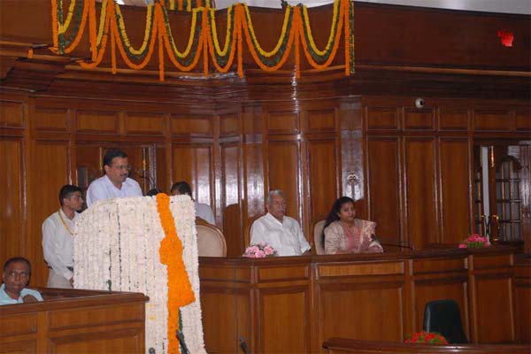 लोकतंत्र शासन का सबसे अच्छा स्वरूप है: सीएम केजरीवाल   - दिल्ली विधानसभा में पहली बार सीएम ने यूथ संसद को किया संबोधित 