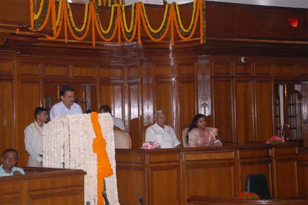 लोकतंत्र शासन का सबसे अच्छा स्वरूप है: सीएम केजरीवाल - दिल्ली विधानसभा में पहली बार सीएम ने यूथ संसद को किया संबोधित लोकतंत्र शासन का सबसे अच्छा स्वरूप है: सीएम केजरीवाल - दिल्ली विधानसभा में पहली बार सीएम ने यूथ संसद को किया संबोधित