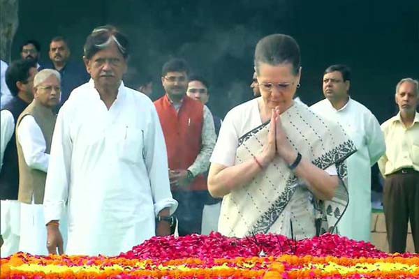 गांधी और शास्त्री की जयंती पर राष्ट्रपति, पीएम मोदी, सोनिया और मनमोहन सिंह ने दी श्रद्धांजलि गांधी और शास्त्री की जयंती पर राष्ट्रपति, पीएम मोदी, सोनिया और मनमोहन सिंह ने दी श्रद्धांजलि