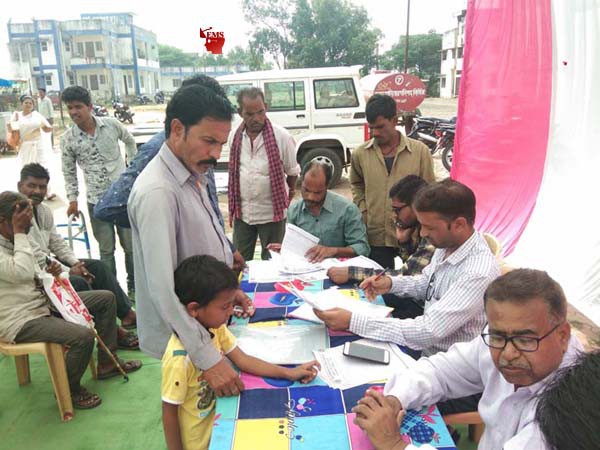 एसडीएम के प्रयास से लगा दिव्यांग जनों के लिये दिव्यांगता प्रमाणपत्र बनवाने के लिये शिविर एसडीएम के प्रयास से लगा दिव्यांग जनों के लिये दिव्यांगता प्रमाणपत्र बनवाने के लिये शिविर