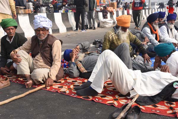 28 दिन से आंदोलन कर रहे किसानों का टूटने लगा सब्र अंबाला में हरियाणा के सीएम तो यूपी में मुरादाबाद एसएसपी की गाड़ी पर हमला -दिल्ली-मेरठ एक्सप्रेसवे पर अब भी लगा है लंबा जाम -एनडीए के नेताओं का घेराव करेंगे किसान 28 दिन से आंदोलन कर रहे किसानों का टूटने लगा सब्र अंबाला में हरियाणा के सीएम तो यूपी में मुरादाबाद एसएसपी की गाड़ी पर हमला -दिल्ली-मेरठ एक्सप्रेसवे पर अब भी लगा है लंबा जाम -एनडीए के नेताओं का घेराव करेंगे किसान