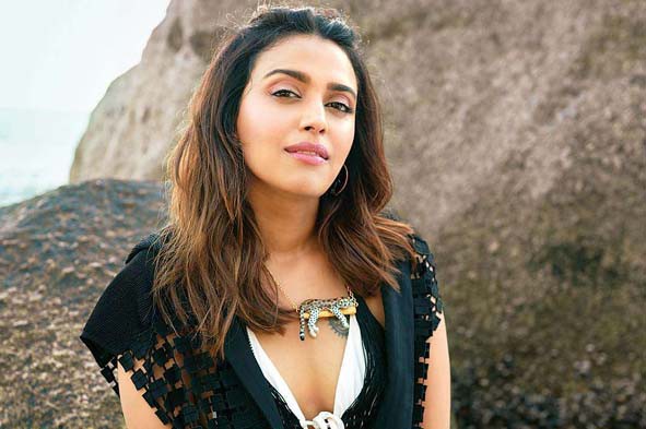 भाग बिनी भाग में स्टैंड अप कमेडी करती नजर आ रही स्वरा भाग बिनी भाग में स्टैंड अप कमेडी करती नजर आ रही स्वरा