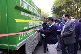 सीएम केजरीवाल ने दिल्ली के वायु प्रदूषण को कम करने के लिए एंटी-स्मॉग गन से लैस ट्रकों का उद्घाटन किया सीएम केजरीवाल ने दिल्ली के वायु प्रदूषण को कम करने के लिए एंटी-स्मॉग गन से लैस ट्रकों का उद्घाटन किया