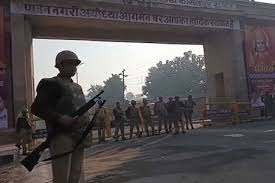 बाबरी ढांचा गिराने की 28वीं बरसी आज, राम जन्मभूमि जाने वाले सभी मार्ग बंद किए बाबरी ढांचा गिराने की 28वीं बरसी आज, राम जन्मभूमि जाने वाले सभी मार्ग बंद किए