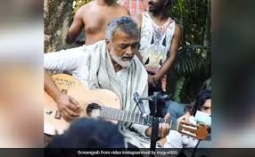 लकी अली के गाने की इंटरनेट पर धूम -पुराना गाना 'ओ सनम' गाते हुए नजर आ रहे लकी अली के गाने की इंटरनेट पर धूम -पुराना गाना 'ओ सनम' गाते हुए नजर आ रहे