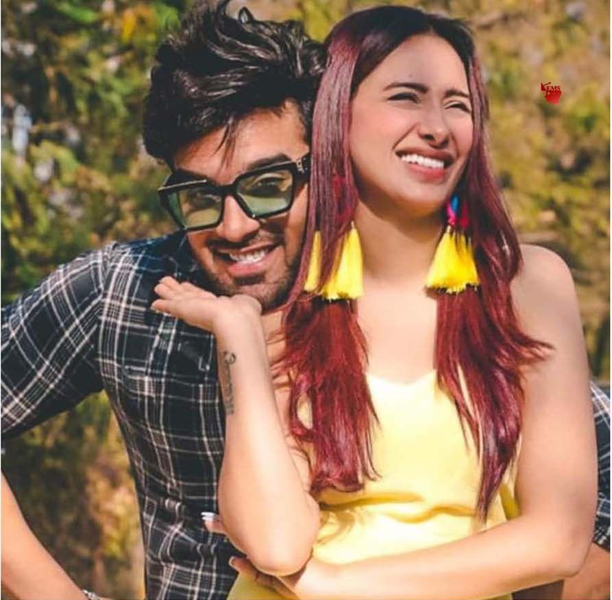 (रंगसंसार) गाना 'कमाल करते हो' में नजर आएंगे पारस और माहिरा (रंगसंसार) गाना 'कमाल करते हो' में नजर आएंगे पारस और माहिरा