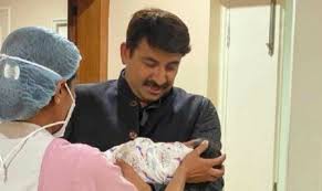 अभिनेता मनोज तिवारी के यहां दूसरी बार गूंजी किलकारी, बेटी जिया के कहने पर की थी दूसरी शादी अभिनेता मनोज तिवारी के यहां दूसरी बार गूंजी किलकारी, बेटी जिया के कहने पर की थी दूसरी शादी