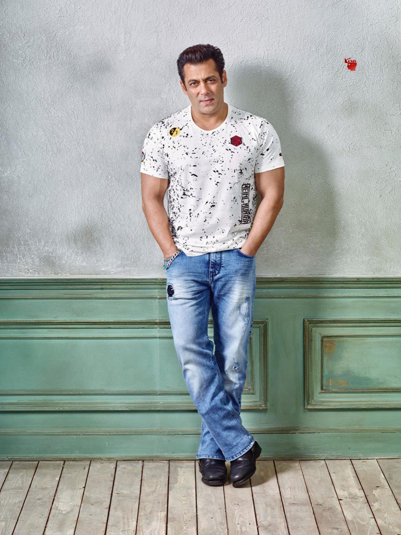 आयुष ने शेयर किया ‘अंतिम.. द फायनल ट्रुथ’ से सलमान का पहला लुक आयुष ने शेयर किया ‘अंतिम.. द फायनल ट्रुथ’ से सलमान का पहला लुक