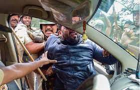 सिंधु बॉर्डर पर आंदोलनरत किसानों के साथ दिल्ली पुलिस की झड़प, कई धाराओं में केस दर्ज सिंधु बॉर्डर पर आंदोलनरत किसानों के साथ दिल्ली पुलिस की झड़प, कई धाराओं में केस दर्ज
