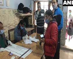 यूपी विधान परिषद चुनाव में 11 सीटों के लिए 55.47 फीसदी मतदान -फर्रुखाबाद में बीजेपी और सपा समर्थकों के बीच मारपीट, फाड़े गए मतपत्र यूपी विधान परिषद चुनाव में 11 सीटों के लिए 55.47 फीसदी मतदान -फर्रुखाबाद में बीजेपी और सपा समर्थकों के बीच मारपीट, फाड़े गए मतपत्र