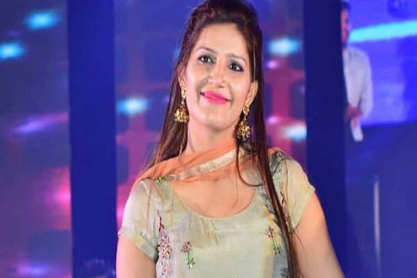 सपना चौधरी के डांस ने मचाया तहलका, बार-बार देखा जा रहा वीडियो -डांस वीडियो को अब तक 6 लाख 80 हजार से ज्यादा बार देखा जा चुका है सपना चौधरी के डांस ने मचाया तहलका, बार-बार देखा जा रहा वीडियो -डांस वीडियो को अब तक 6 लाख 80 हजार से ज्यादा बार देखा जा चुका है