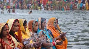 दिल्ली में छठ पूजा को लेकर राजनीतिक घमासान दिल्ली में छठ पूजा को लेकर राजनीतिक घमासान