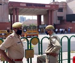 हाथरस कांड में एसआईटी ने सौंपी रिपोर्ट, पुलिस और अफसरों की भूमिका पर उठाए सवाल -इलाहाबाद हाईकोर्ट की लखनऊ बेंच ने मामले में आदेश सुरक्षित रखा, अगली सुनवाई 25 नवंबर को हाथरस कांड में एसआईटी ने सौंपी रिपोर्ट, पुलिस और अफसरों की भूमिका पर उठाए सवाल -इलाहाबाद हाईकोर्ट की लखनऊ बेंच ने मामले में आदेश सुरक्षित रखा, अगली सुनवाई 25 नवंबर को
