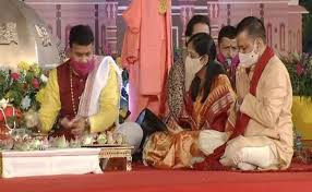 केजरीवाल के दिल्ली के अक्षरधाम मंदिर में पूजा करने पर पत्रकार आशुतोष ने कसा तंज़ केजरीवाल के दिल्ली के अक्षरधाम मंदिर में पूजा करने पर पत्रकार आशुतोष ने कसा तंज़