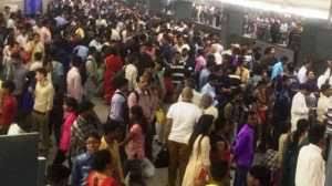 भाईदूज पर रुक-रुककर चली मेट्रो यात्री हुए परेशान भाईदूज पर रुक-रुककर चली मेट्रो यात्री हुए परेशान