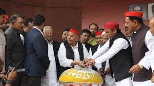 सादगी से मनाया गया मुलायम का जन्मदिन, मोदी-योगी ने दी बधाई सादगी से मनाया गया मुलायम का जन्मदिन, मोदी-योगी ने दी बधाई