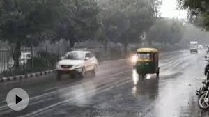 दिल्ली और आस-पास के इलाकों में झमाझम बारिश - प्रदूषण से राहत की उम्मीद दिल्ली और आस-पास के इलाकों में झमाझम बारिश - प्रदूषण से राहत की उम्मीद