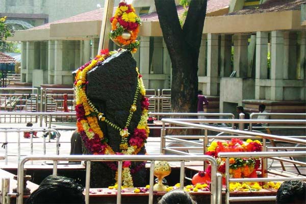 इसलिए चढ़ता है शनिदेव को तेल इसलिए चढ़ता है शनिदेव को तेल