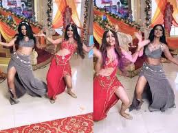नागिन 5 के सेट पर सुरभि चंदना ने नोरा फतेही के गाने पर किया ऐसा डांस, देखते रह गए सभी -मूव्स देखकर सेट पर मौजूद लोगों के साथ-साथ सोशल मीडिया पर भी लोगों ने तारीफों की बौछार नागिन 5 के सेट पर सुरभि चंदना ने नोरा फतेही के गाने पर किया ऐसा डांस, देखते रह गए सभी -मूव्स देखकर सेट पर मौजूद लोगों के साथ-साथ सोशल मीडिया पर भी लोगों ने तारीफों की बौछार