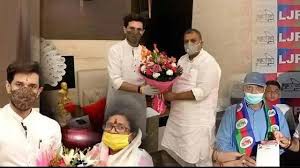 बीजेपी छोड़ चिराग का साथ देने लोजपा में आए सभी नेताओं को मिला टिकट बीजेपी छोड़ चिराग का साथ देने लोजपा में आए सभी नेताओं को मिला टिकट