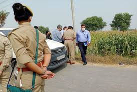 हाथरस केस में घटनास्थल का मुआयना करने पहुंची सीबीआई टीम हाथरस केस में घटनास्थल का मुआयना करने पहुंची सीबीआई टीम