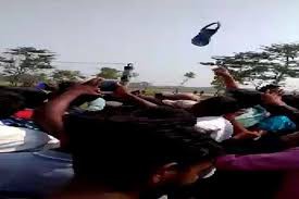 सकरा में नीतीश कुमार के हेलिकॉप्टर पर फेंकी गई चप्पल -सीएम ने राजद पर जनता को गुमराह करने का आरोप लगाया