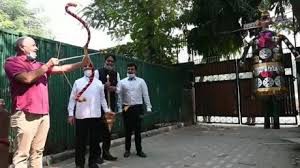 सिसोदिया ने प्रदूषण और कोरोना संक्रमण रूपी रावण पर तीर चलाकर किया वध सिसोदिया ने प्रदूषण और कोरोना संक्रमण रूपी रावण पर तीर चलाकर किया वध