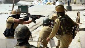 पाक सेना और पुलिस के बीच गोलीबारी-हिंसक झड़प पाक सेना और पुलिस के बीच गोलीबारी-हिंसक झड़प