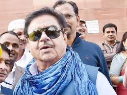नीतीश मेरे अच्छे मित्र, लेकिन बिहार का भविष्य हैं तेजस्वी : शत्रुघ्न -बिहार में बेटे के लिए वोट मांगने निकले शत्रुघ्न सिन्हा नीतीश मेरे अच्छे मित्र, लेकिन बिहार का भविष्य हैं तेजस्वी : शत्रुघ्न -बिहार में बेटे के लिए वोट मांगने निकले शत्रुघ्न सिन्हा