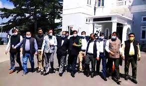 हिमाचल विस में तीसरे दिन भी जमकर हंगामा और नारेबाजी -विपक्षी विधायकों ने लगाया सदन में बोलने न देने का आरोप हिमाचल विस में तीसरे दिन भी जमकर हंगामा और नारेबाजी -विपक्षी विधायकों ने लगाया सदन में बोलने न देने का आरोप