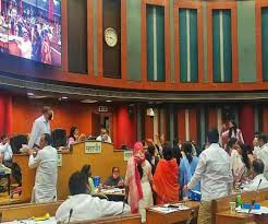 दक्षिणी दिल्ली नगर निगम की बैठक में जोरदार हंगामा दक्षिणी दिल्ली नगर निगम की बैठक में जोरदार हंगामा