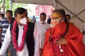 नरेंद्र गिरी से मिलने के बाद अखिलेश यादव ने कराई कोरोना जांच नरेंद्र गिरी से मिलने के बाद अखिलेश यादव ने कराई कोरोना जांच
