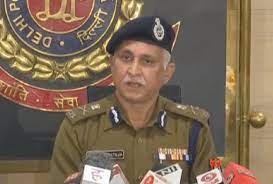 कोरोना के कम चालान काटने पर सीपी ने दो डीसीपी को लगाई फटकार कोरोना के कम चालान काटने पर सीपी ने दो डीसीपी को लगाई फटकार