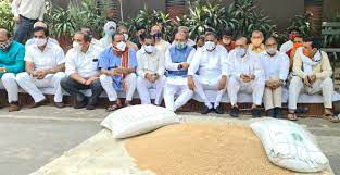 दिल्ली के किसान केजरीवाल सरकार की ओछी नीति से नाराज: रामवीर सिंह बिधूड़ी दिल्ली के किसान केजरीवाल सरकार की ओछी नीति से नाराज: रामवीर सिंह बिधूड़ी